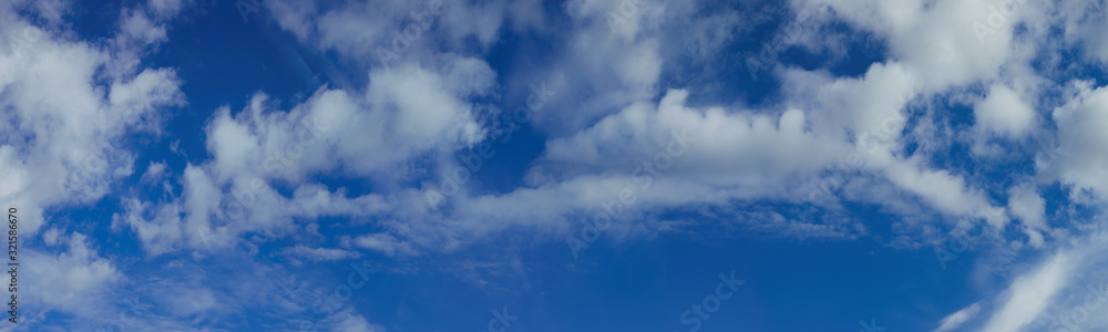 Obraz premium Blue sky with white clouds, natural backgrounds, panoramic image