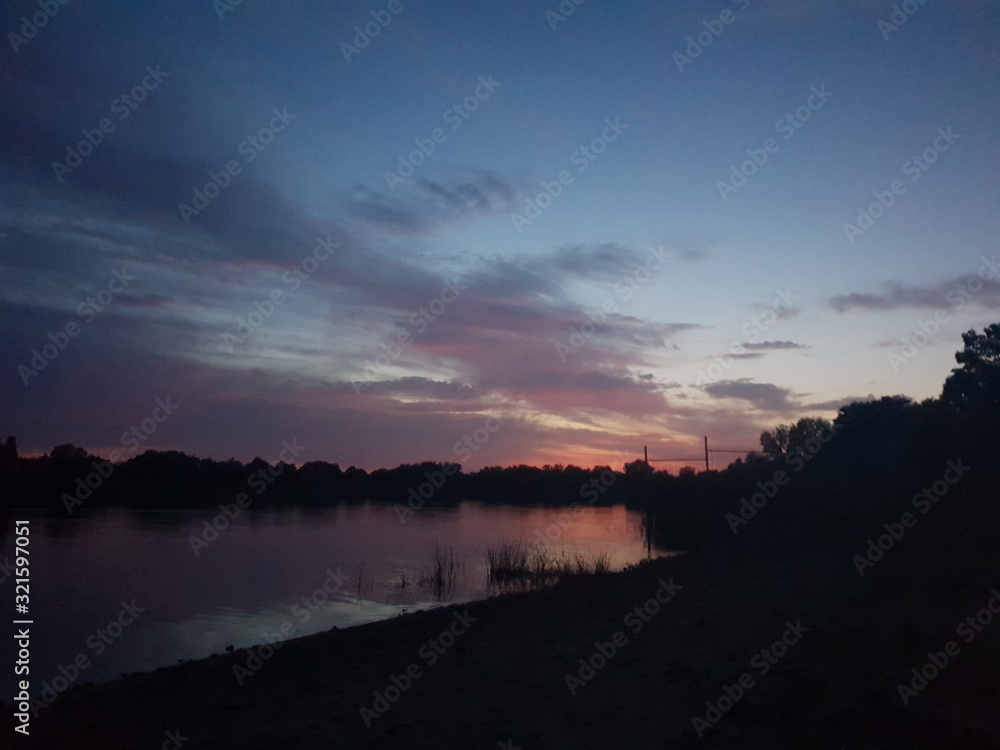 Obraz premium sunset over lake
