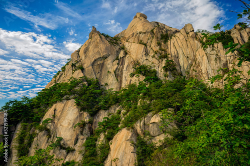 Canvas Print Beautiful Mountains and Cultural Sites in South Korea's Bukhansan National Park