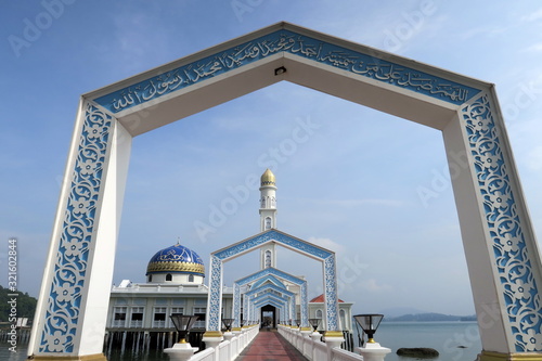 Fotografie Mosquée flottante à Pangkor Island. Malaisie.