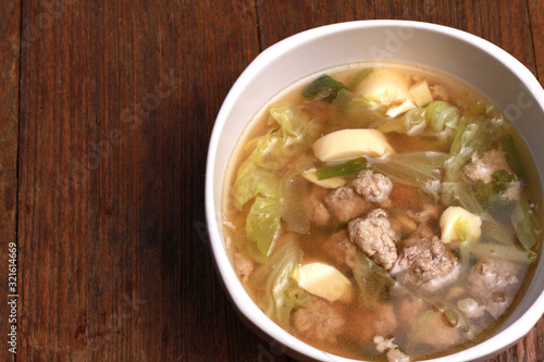 clear soup with bean curd and minced pork
