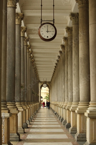 Canvas Print spa colonnade