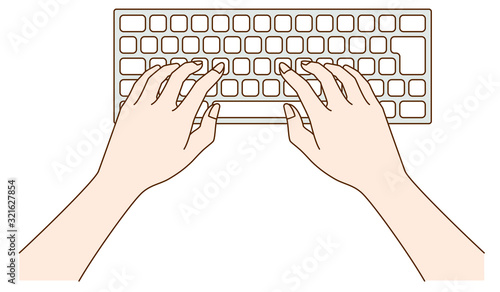 パソコンのキーボードを打つ女性の手元