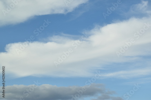 Fototapeta Naklejka Na Ścianę i Meble -  二色の雲