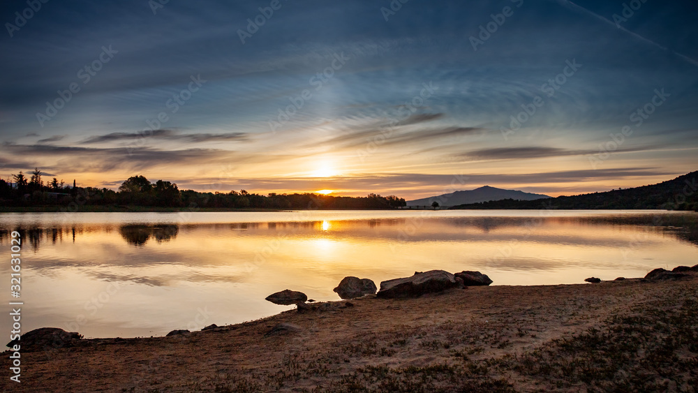 Embalse de Santillana, amanecer de primavera