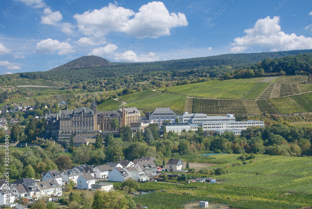 Bad Neuenahr-Ahrweiler mit Kloser Kalvarienberg,Ahrtal,Deutschland Bad Neuenahr-Ahrweiler mit Kloser Kalvarienberg,Ahrtal,Deutschland