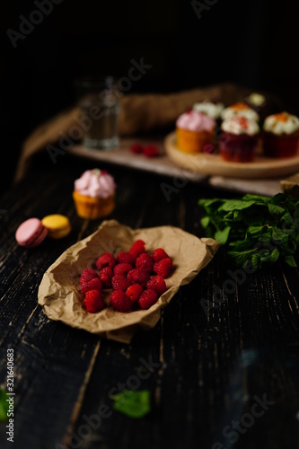 Raspberries in powdered sugar © Rotso