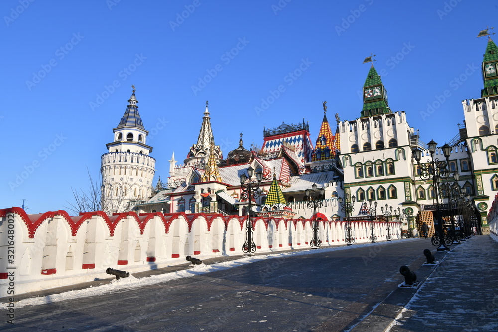 Fototapeta premium winter frosty morning overlooking the main entrance with an old fortress bridge