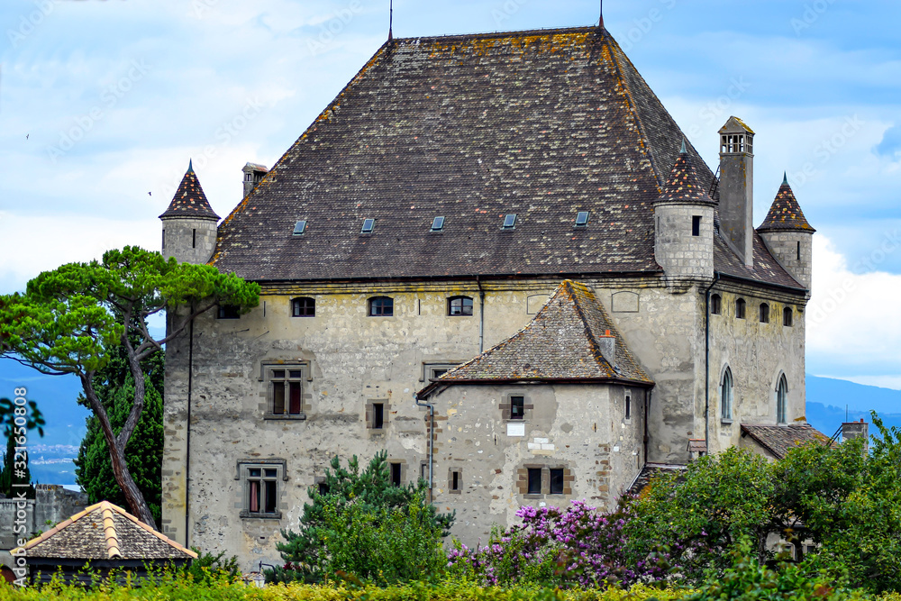 YVOIRE, FRANCE Vue sur le château d'Yvoire dans le village médiéval d'Yvoire sur les rives du lac Léman en Haute-Savoie, France.
