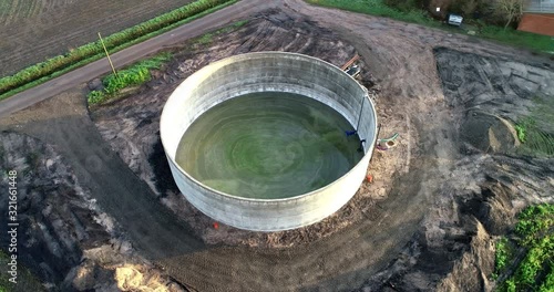Landwirtschaft - Düngeverordnung,  Luftaufnahme vom Neubau eines Güllelagers