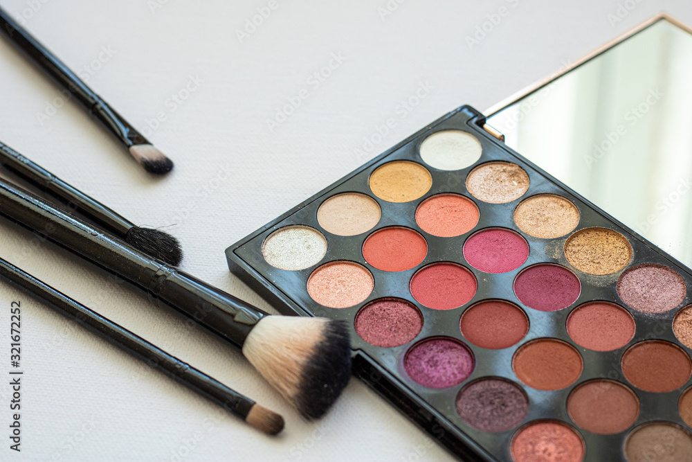 Eye shadow Palette kit in warm tones. Contains satin and sparkling colors. Mix of matte and shimmer shades. Gluten free Eye shadow Palette kit in warm tones. Contains satin and sparkling colors. Mix of matte and shimmer shades. Gluten free