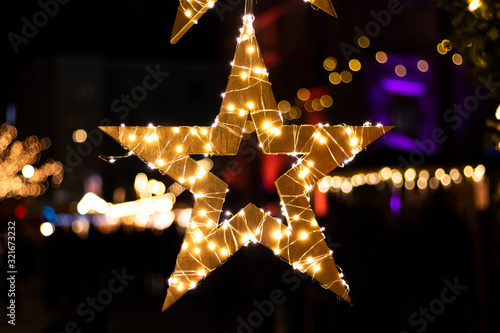 Canvas Print Weihnachtsstern mit Lichtern und Bokeh