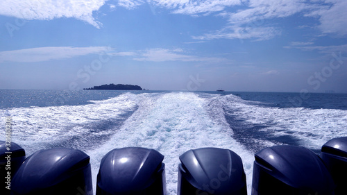110/5000"Jakarta, Indonesia - November 17, 2019: Six speed boat engines with full speed drive on" Thousand Islands ".