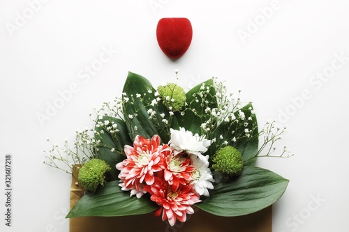 Obraz na płótnie Beautiful spring flowers bouquet for greetings isolated on white, copyspace w salonie