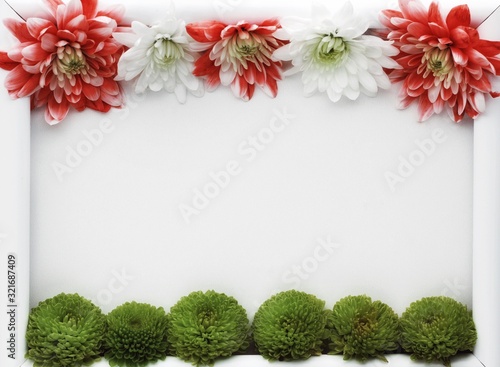 Obraz na płótnie Beautiful spring flowers bouquet in frame for greetings isolated on white w salonie