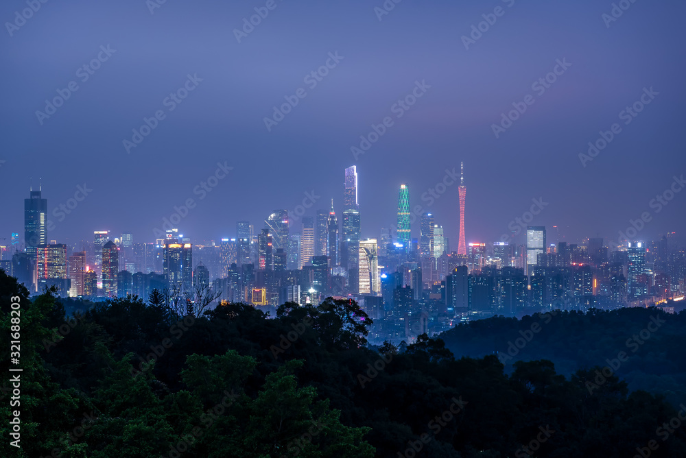 Obraz premium The skyline of Guangzhou city at night in China,shot from the summit of Mount Baiyun.
