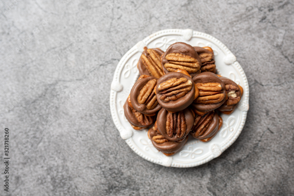 Fototapeta premium Pretzel Bites with Chocolate Caramel and Pecan 