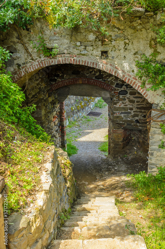 Fototapeta Naklejka Na Ścianę i Meble -  An old entrance or passage in Malcesine, Italy.
