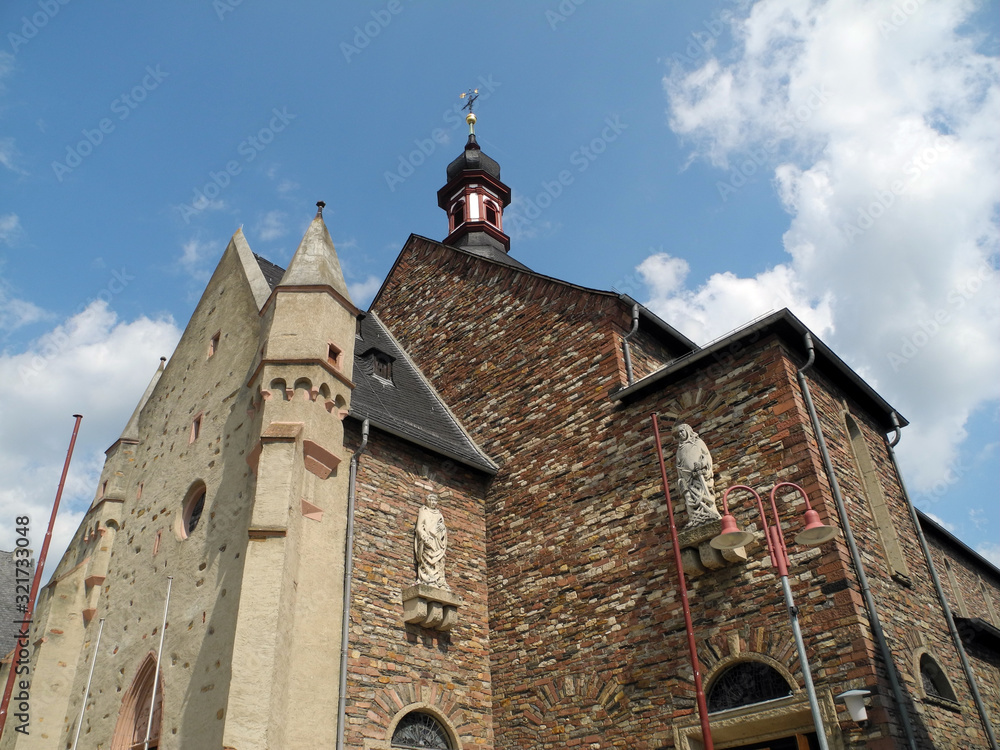 Fototapeta premium Katholische Kirche St. Jakob in Rüdesheim
