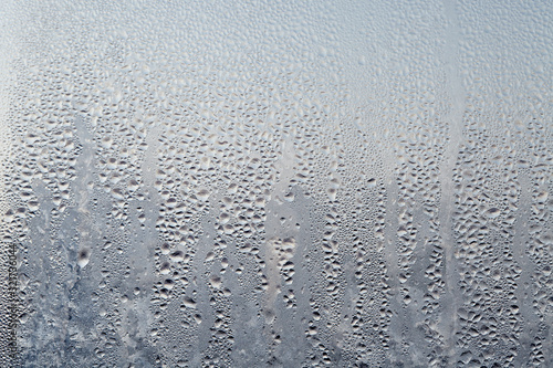 Cuadro en lienzo Frozen drops of condensed steam water drops on the transparent window glass