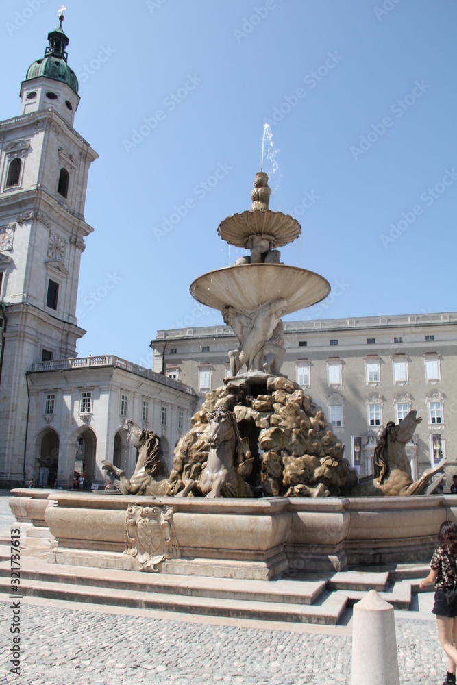 Fototapeta premium fountain in town square