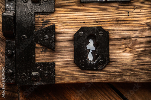 Fotografija Close up of a massive keyhole on the reinforced heavy gate of a Civil War era PO