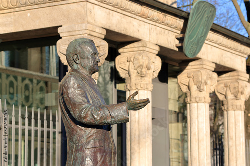 Statue und Denkmal von Johannes Rau, Ministerpräsident von NRW. Kunst im öffentlichen Raum photo