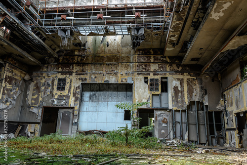 Abandoned building covered by moss © Godimus Michel