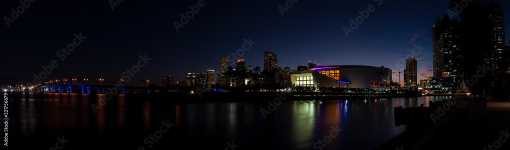 Fototapeta premium Miami Downtown at sunset