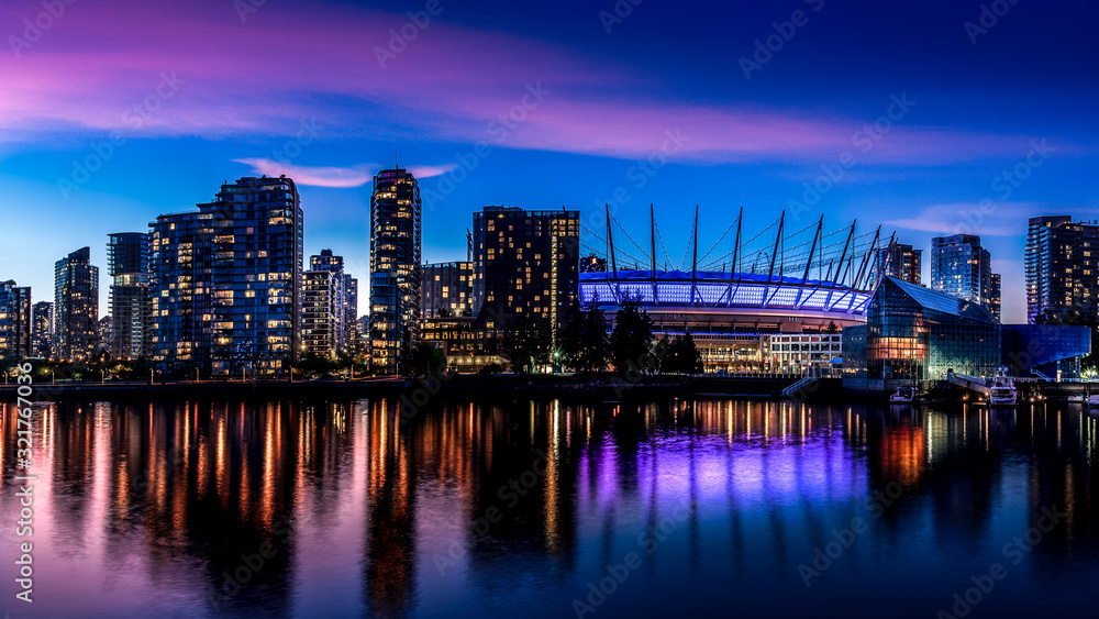 Fototapeta premium Cityview of Vancouver stadium at night