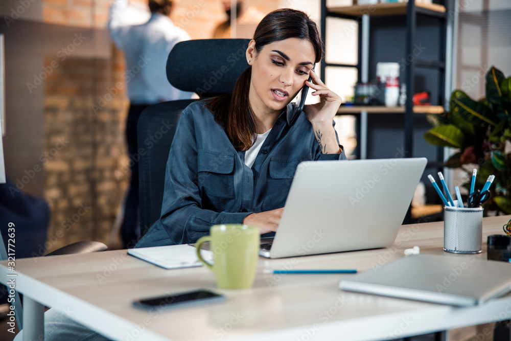 Busy manager talking per telephone during work Busy manager talking per telephone during work