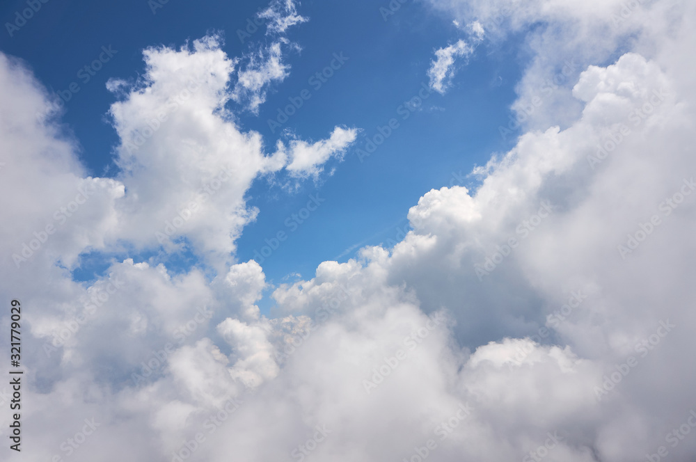 青空と白い雲の風景 青空と白い雲の風景