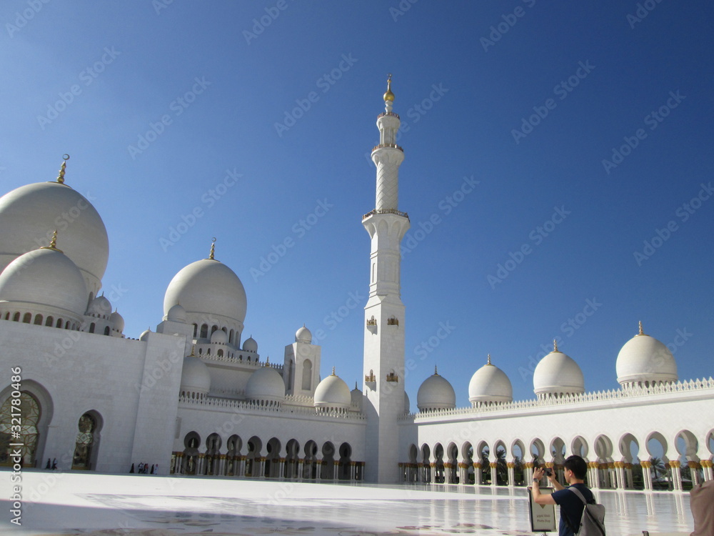 Fototapeta premium sheikh zayed mosque in abu dhabi