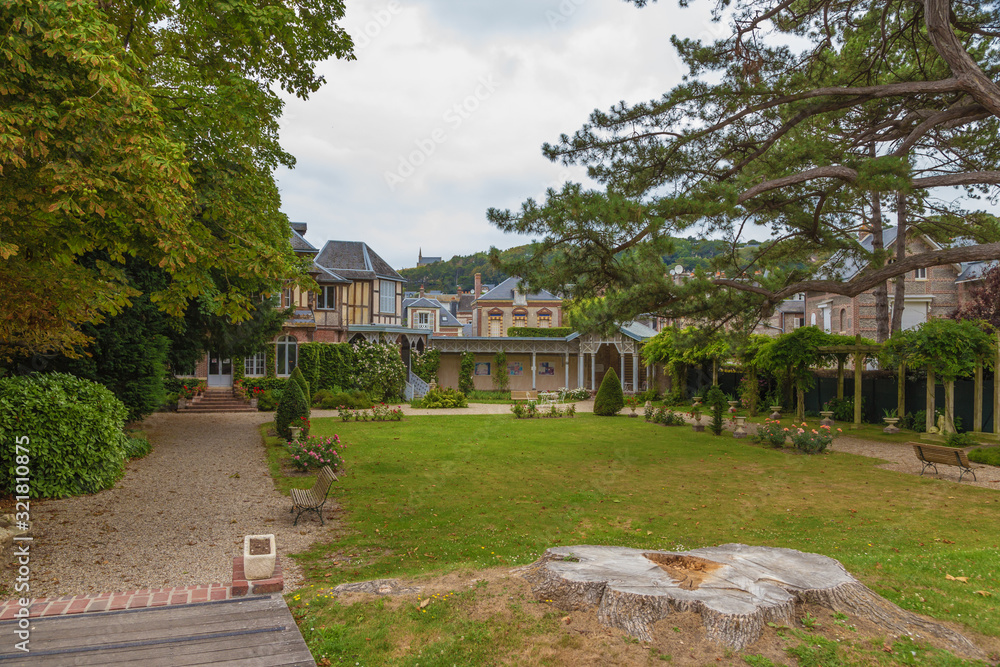 Obraz premium Etretat, France. Park on the outskirts of the city