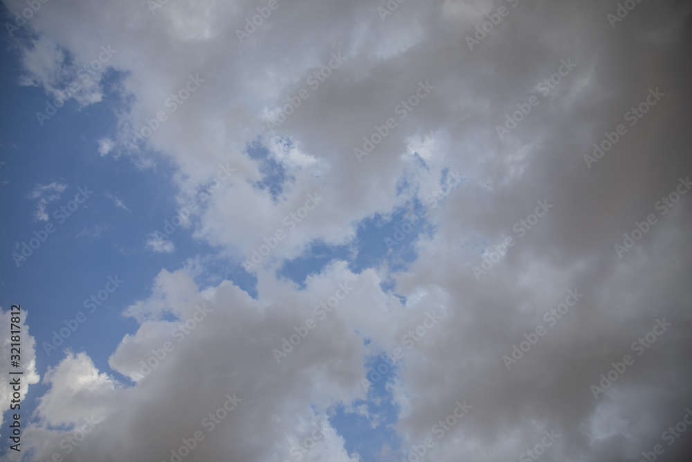 Obraz premium Clouds in the blue sky