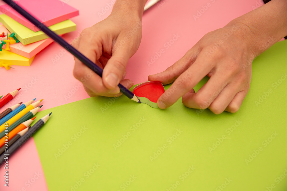 Happy valentines day, valentines day background, Gift box preparation, workflow. on a green background Happy valentines day, valentines day background, Gift box preparation, workflow. on a green background