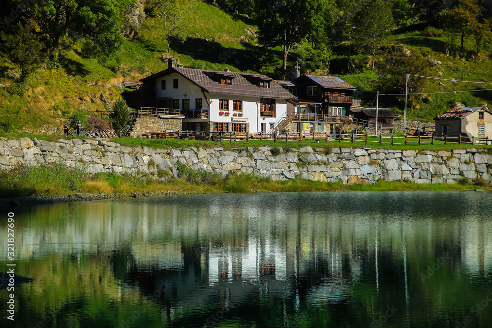 riflesse in acqua