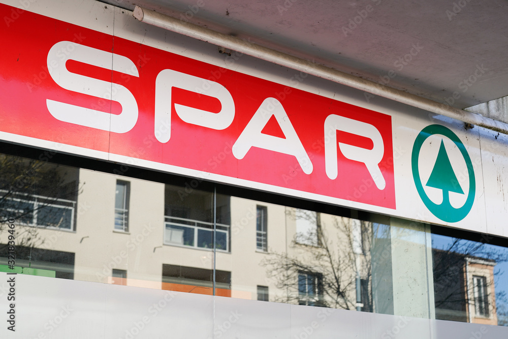 spar brand sign logo red green store supermarket on market shop Stock-bilde  | Adobe Stock