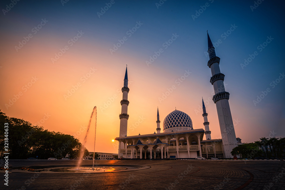 Sultan Salahudin Abdul Aziz Shah Mosque at sunset in Shah Alam, Malaysia.