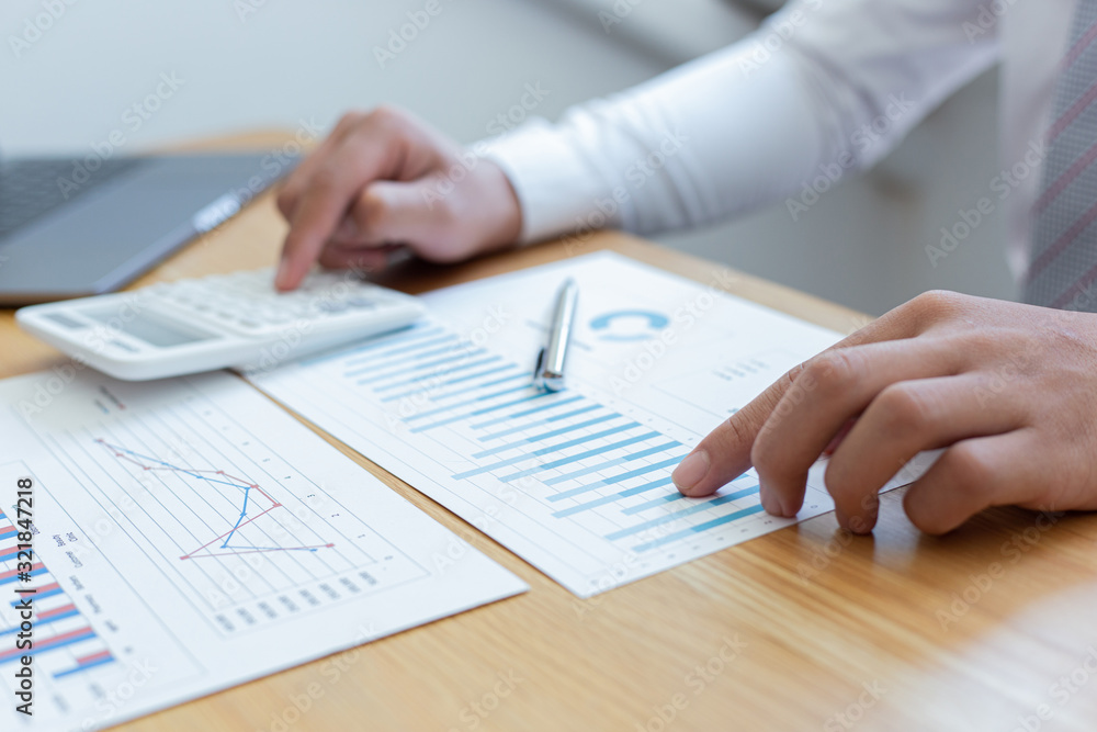Businessmen use graphs to summarize results and calculate income-expenses to find financial balance points and use them to improve and advance business, finance and economic concepts. Businessmen use graphs to summarize results and calculate income-expenses to find financial balance points and use them to improve and advance business, finance and economic concepts.