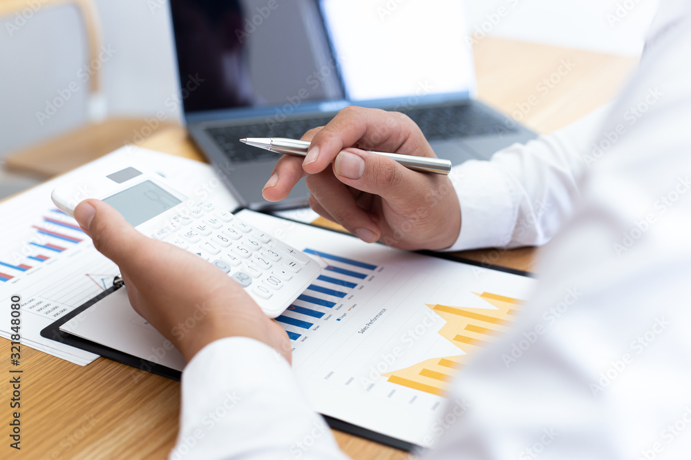 Businessmen use graphs to summarize results and calculate income-expenses to find financial balance points and use them to improve and advance business, finance and economic concepts. Businessmen use graphs to summarize results and calculate income-expenses to find financial balance points and use them to improve and advance business, finance and economic concepts.