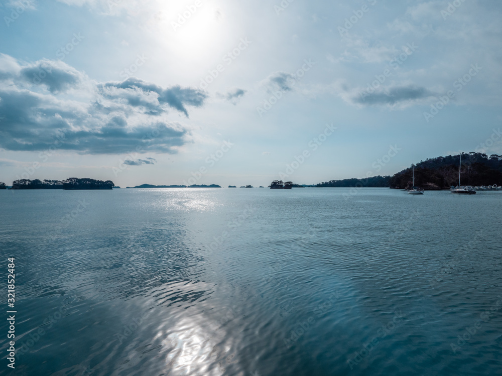 日本三景、松島の島巡り観光船からの景色。