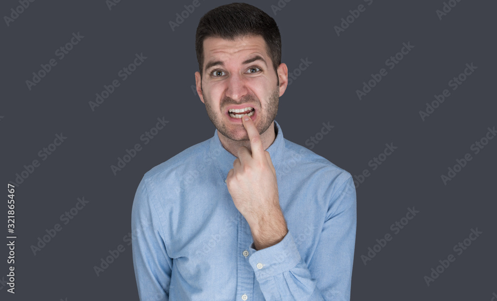 Mann mit Zahnschmerzen Mann mit Zahnschmerzen