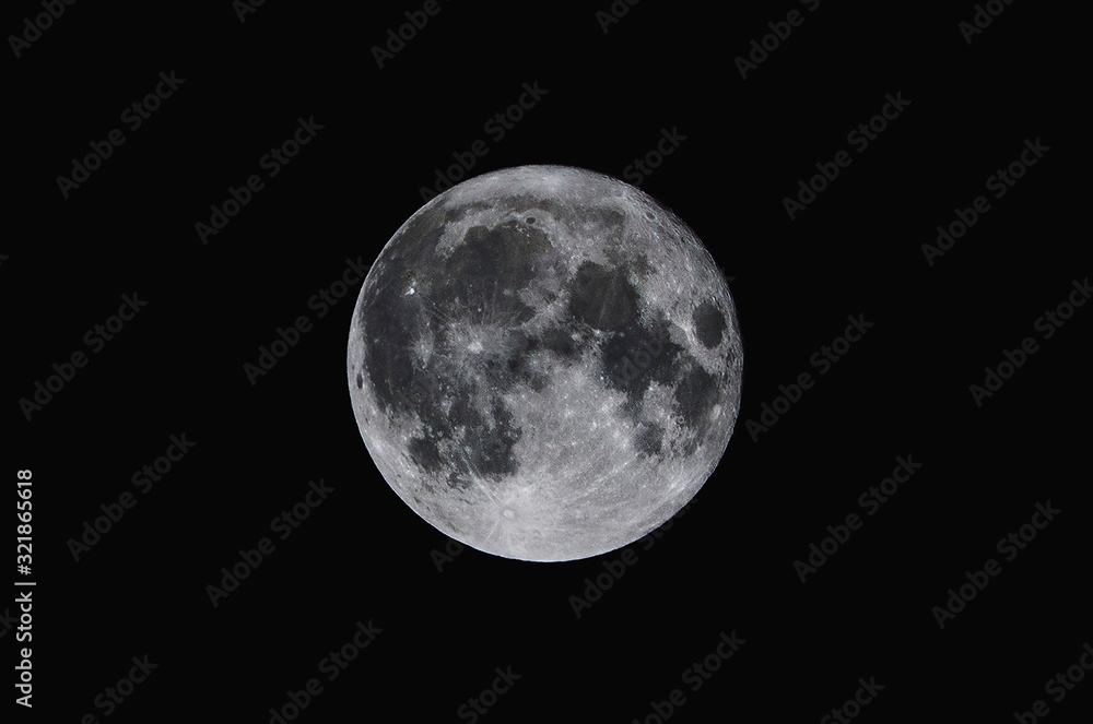 Obraz premium Full moon against night dark sky