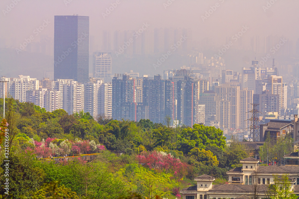 Obraz premium Chongqing, China - March 22, 2018: Morning haze. City landscape. Hongensi Forest Park, residential areas in the Chinese city of Chongqing.