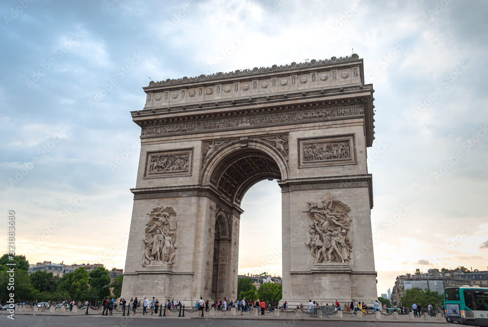 Fototapeta premium Arch of Triumph (Arc de Triomphe) in 