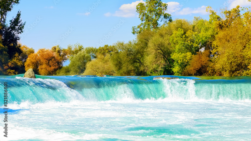 Obraz premium Wiosenny wodospad Manavgat w Turcji