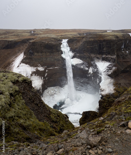 Vistas de la impresionante catarata de Haifoss en Islandia