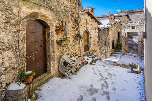 Fototapeta Naklejka Na Ścianę i Meble -  The beautiful village Santo Stefano di Sessanio on a winter morning. Abruzzo, Italy.