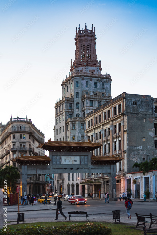 Fototapeta premium gate to china town in havana cuba